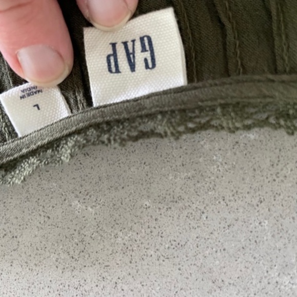 Women's Gap Green Flowy Long Sleeve Lace Detail Sz L Blouse Excellent condition - Picture 6 of 8